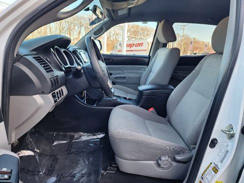 Used 2015 Toyota Tacoma PreRunner image 21