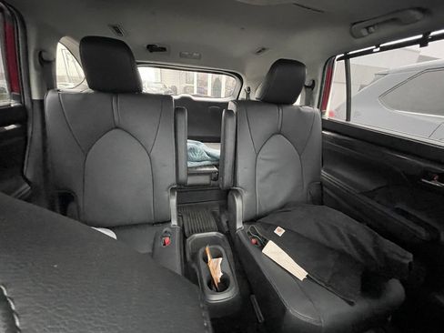 Used 2021 Toyota Highlander Limited image 11