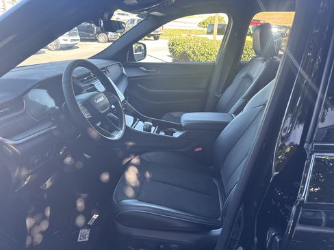 New 2025 Jeep Grand Cherokee L Altitude image 12