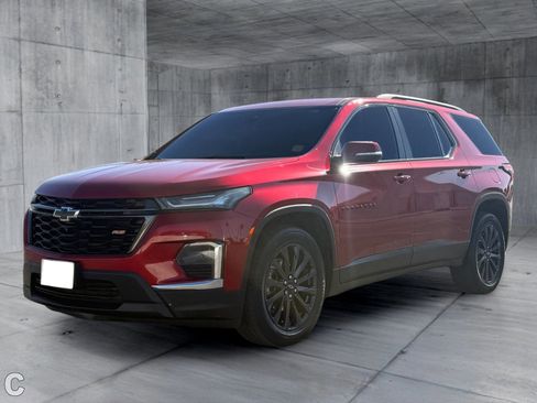 Used 2023 Chevrolet Traverse RS FWD image 2