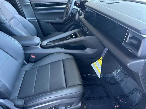 New 2025 Porsche Macan Electric image 16