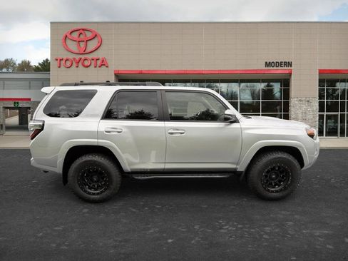 Used 2016 Toyota 4Runner Trail Premium AWD/4WD image 4