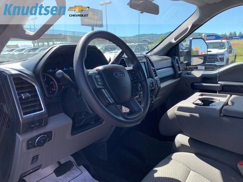 Used 2017 Ford F250 XLT w/ XLT Premium Package AWD/4WD image 19