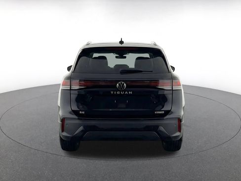 Used 2026 Volkswagen Tiguan SE AWD/4WD image 6