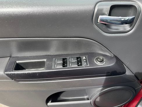 Used 2015 Jeep Compass Sport w/ Power Value Group FWD image 12