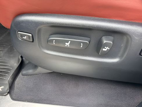 Used 2021 Lexus LX 570 4WD w/ Luxury Package image 10