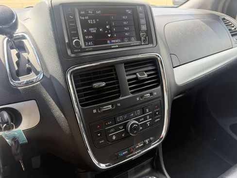 Used 2019 Dodge Grand Caravan GT FWD image 16