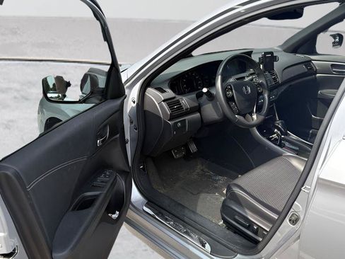 Used 2017 Honda Accord Sport image 14