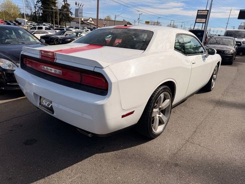 Used 2014 Dodge Challenger SXT RWD image 5