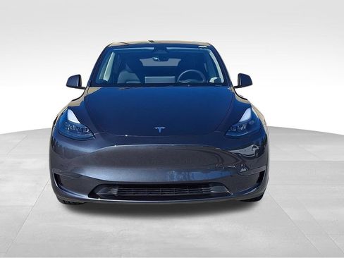 Used 2025 Tesla Model Y Long Range RWD image 2