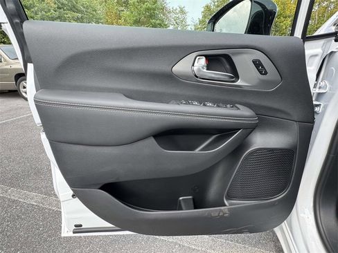 New 2026 Chrysler Pacifica Select image 25