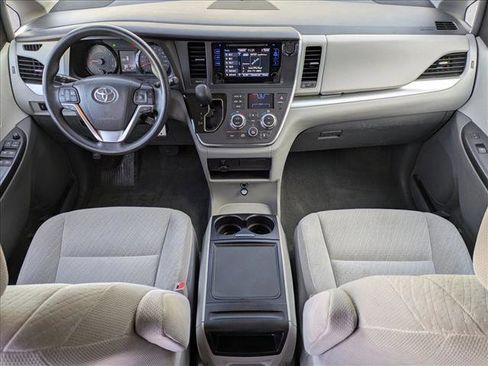 Used 2017 Toyota Sienna LE image 17