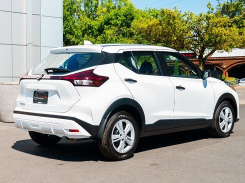 New 2025 Nissan Kicks Play S image 6
