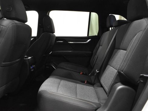 Used 2025 GMC Acadia Elevation image 5