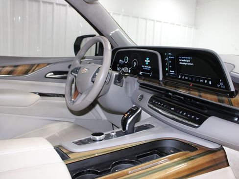 Used 2021 Cadillac Escalade Sport Platinum RWD image 38