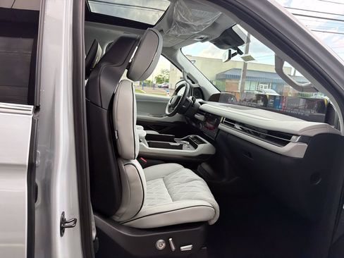 New 2026 Lincoln Navigator L Black Label AWD/4WD image 12