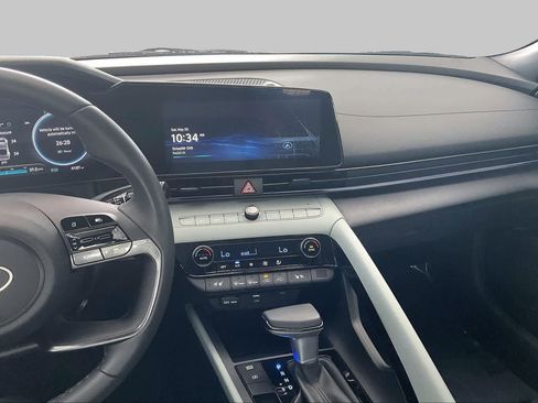 Certified 2025 Hyundai Elantra Limited FWD image 7