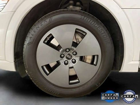 Used 2024 Audi Q8 e-tron Premium image 90