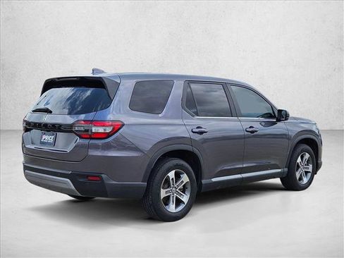 Used 2025 Honda Pilot EX-L image 5