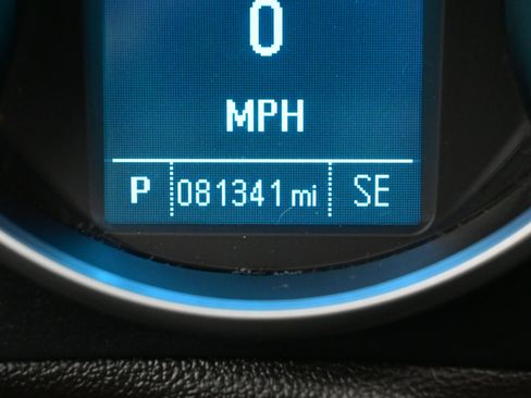 Used 2014 Chevrolet Cruze LS image 25