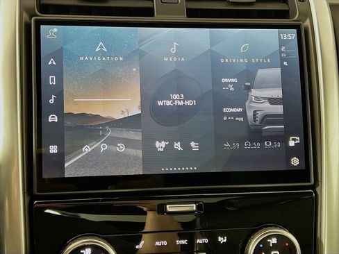 Used 2025 Land Rover Discovery Dynamic SE AWD/4WD image 15