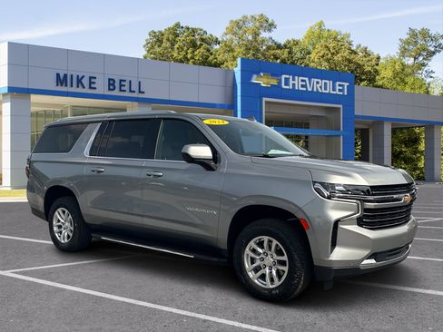 Used 2024 Chevrolet Suburban LT RWD image 1