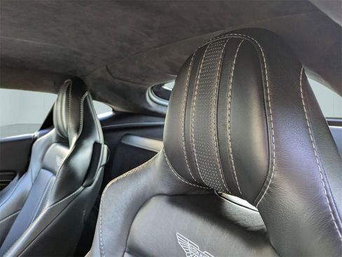 Used 2019 Aston Martin V8 Vantage Coupe image 34