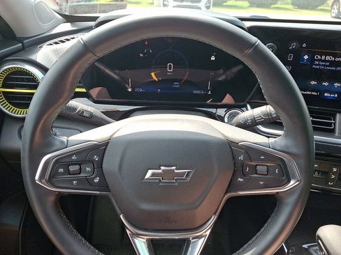 Used 2025 Chevrolet Trax ACTIV FWD image 19