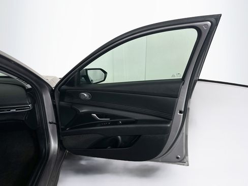 Used 2024 Hyundai Elantra Limited FWD image 32