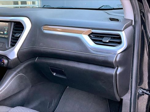 Used 2019 GMC Acadia SLE image 17