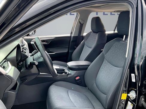 Used 2020 Toyota RAV4 XLE w/ Convenience Package image 21