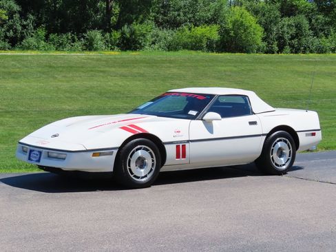 Used 1987 Chevrolet Corvette Convertible RWD image 16