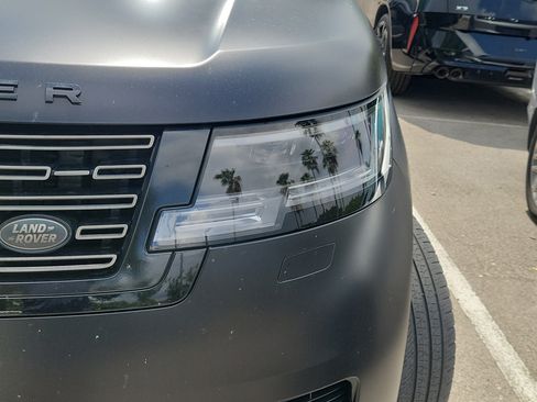 Used 2023 Land Rover Range Rover SE AWD/4WD image 4
