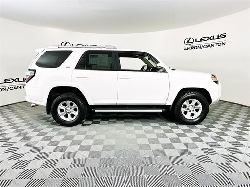Used 2018 Toyota 4Runner SR5 Premium image 12
