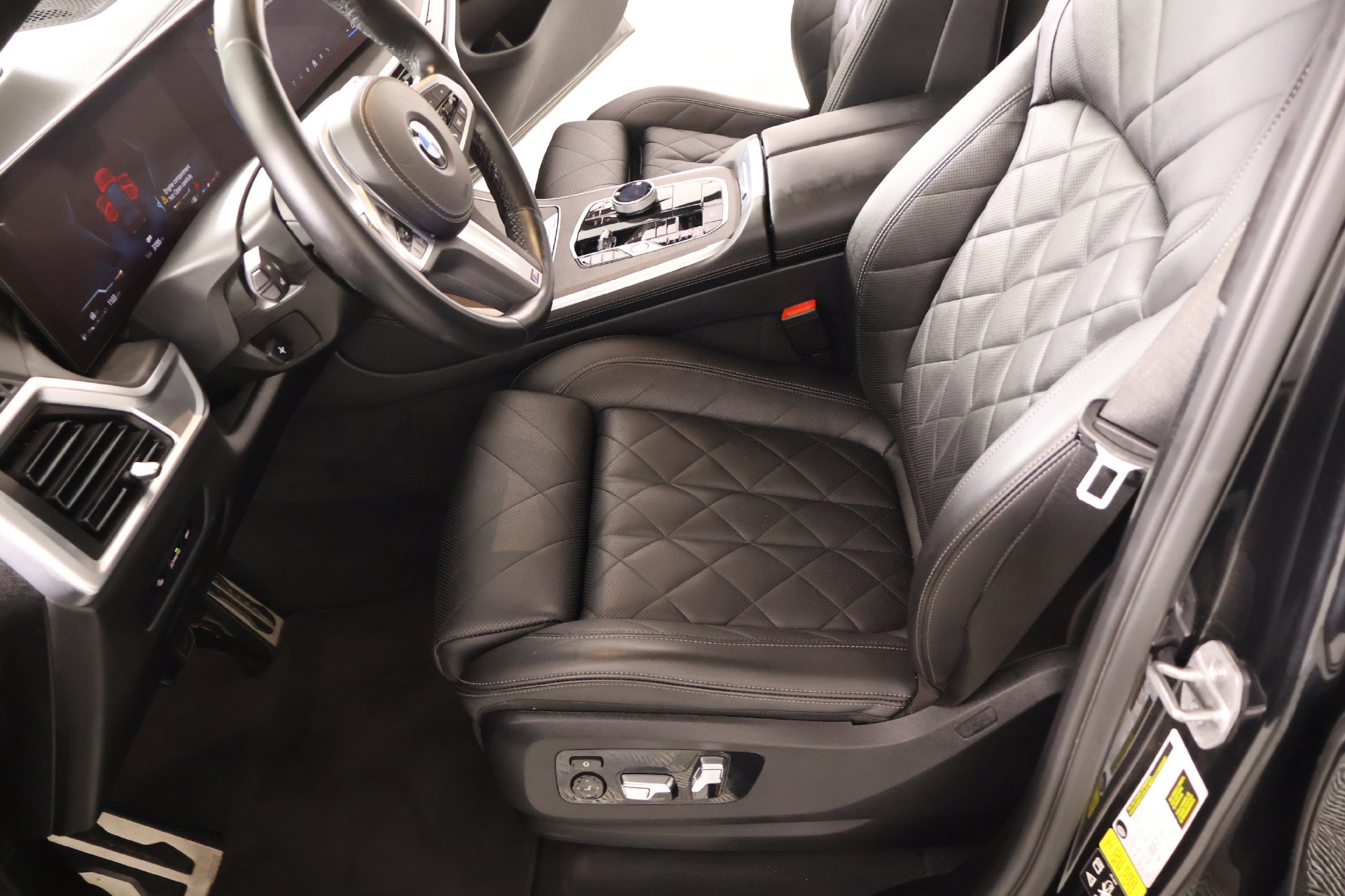 Used 2024 BMW X5 xDrive40i w/ Executive Package AWD/4WD image 12