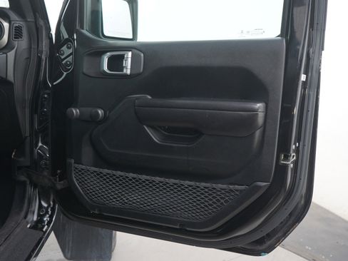 Used 2019 Jeep Wrangler Sport AWD/4WD image 12