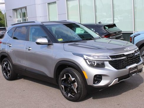 Used 2024 Kia Seltos EX AWD/4WD image 1