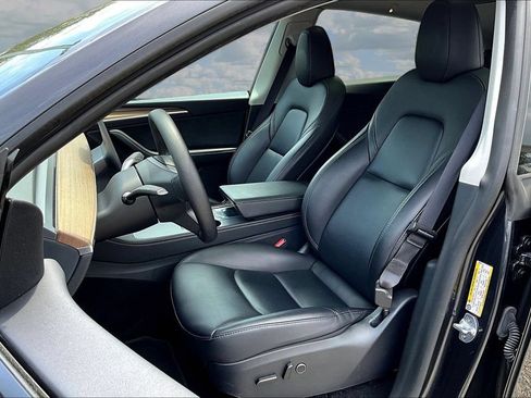 Used 2024 Tesla Model Y Long Range RWD image 19