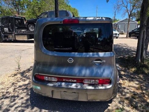 Used 2010 Nissan Cube 1.8 S w/ Interior Designer Pkg FWD image 4