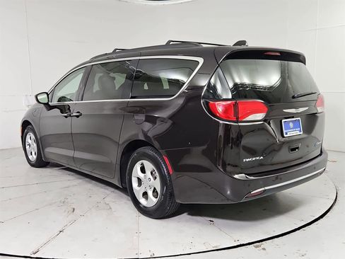 Used 2018 Chrysler Pacifica Touring Plus image 4