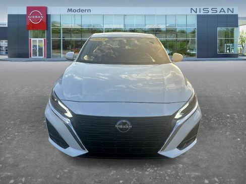 Certified 2023 Nissan Altima 2.5 SV FWD image 2