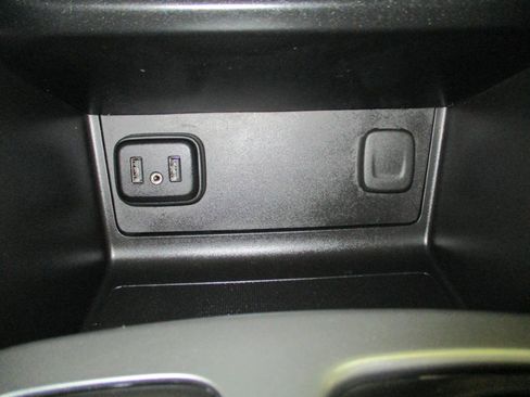 Used 2022 Chevrolet Colorado LT w/ LT Convenience Package image 21