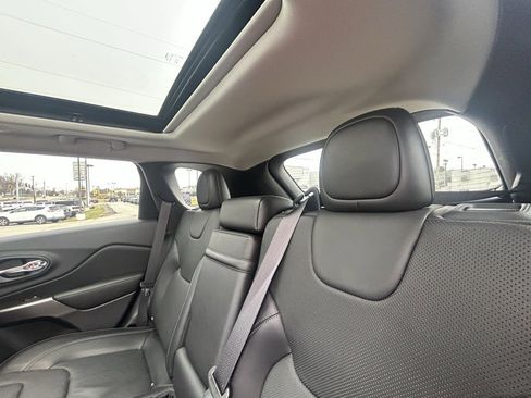 Used 2019 Jeep Cherokee Limited image 27