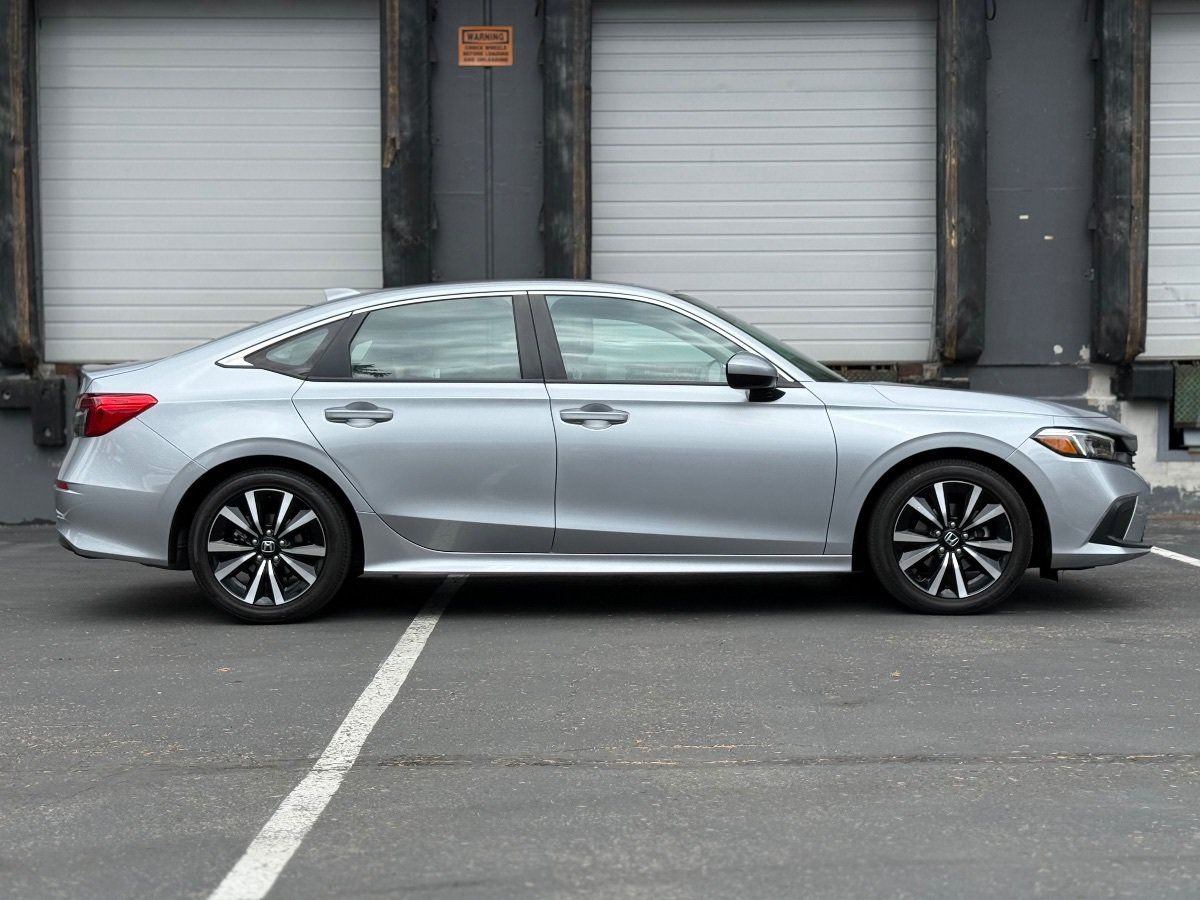 Used 2024 Honda Civic EX image 2