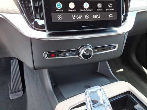 New 2026 Volvo XC90 B5 Plus w/ Protection Package Premier AWD/4WD image 23