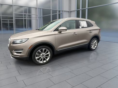 Used 2019 Lincoln MKC Select w/ Select Plus Package AWD/4WD image 4