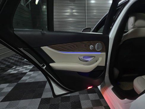 Used 2017 Mercedes-Benz E 400 4MATIC Wagon image 37