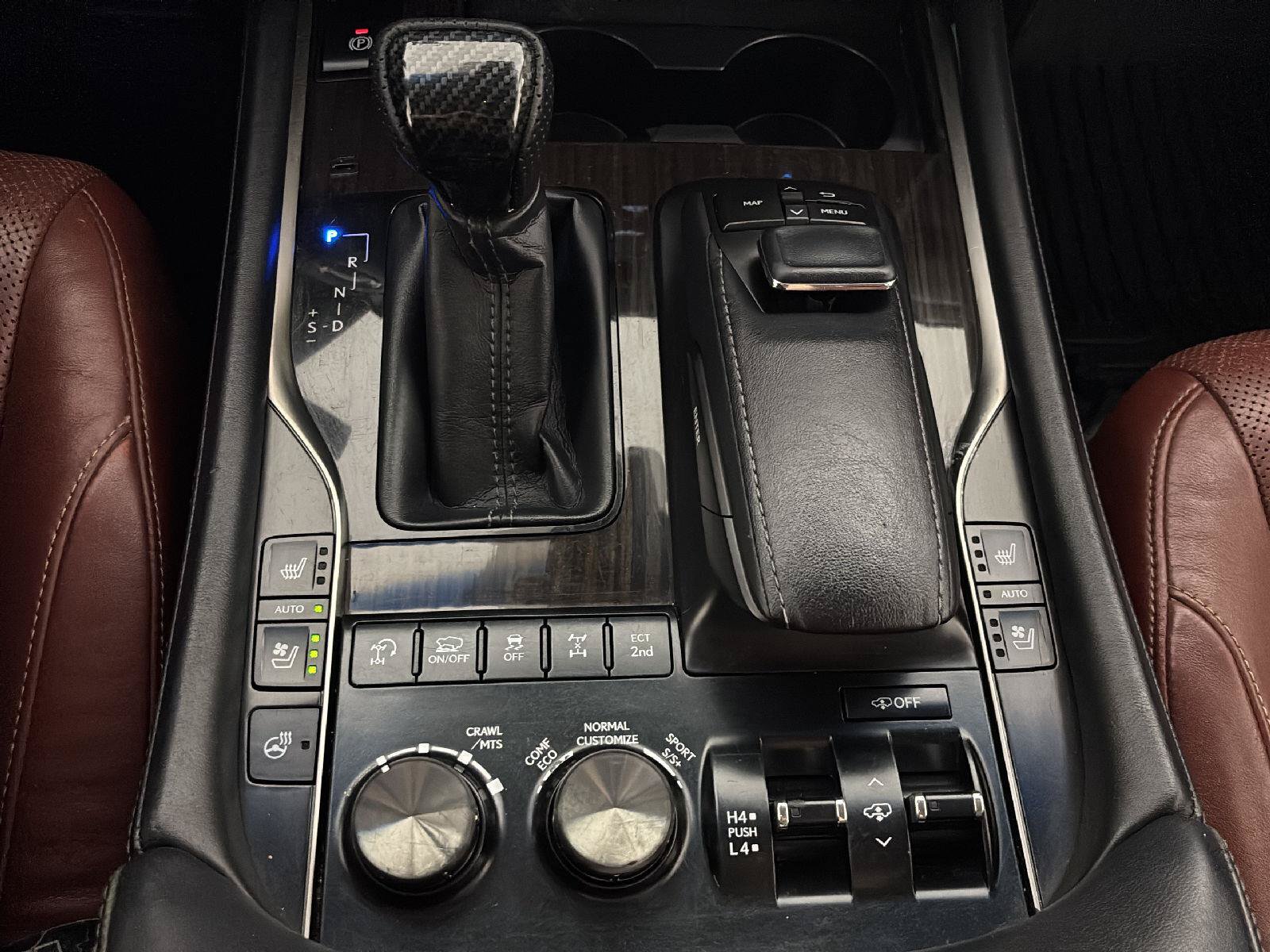 Used 2016 Lexus LX 570 4WD w/ Luxury Package image 16