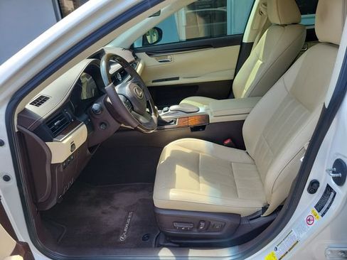 Used 2017 Lexus ES 350 w/ Luxury Package FWD image 6
