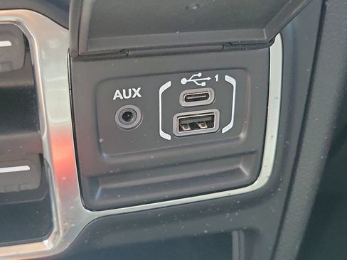 Used 2021 Jeep Gladiator Sport AWD/4WD image 32
